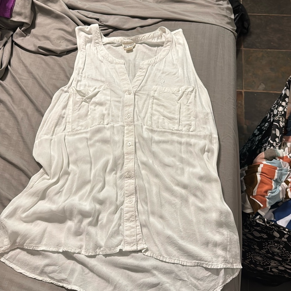 Women’s sleeveless top